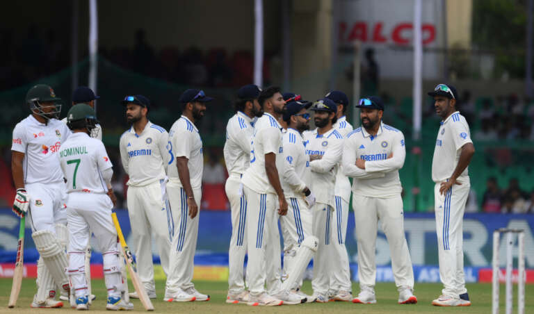 KANPUR INDIA SEPTEMBER 27 2024 Team India wait for review against Bangladeshi Batsman during the first day of the Second Test cricket match between India and Bangladesh at Green Park Stadium on September 27 2024 in Kanpur India — Photo by HTSyndication